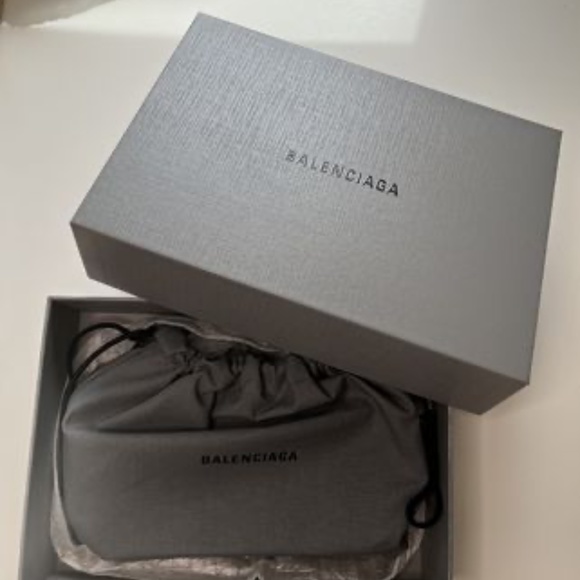 BALENCIAGA Bifold Wallet with Chain Strap - Picture 4 of 8